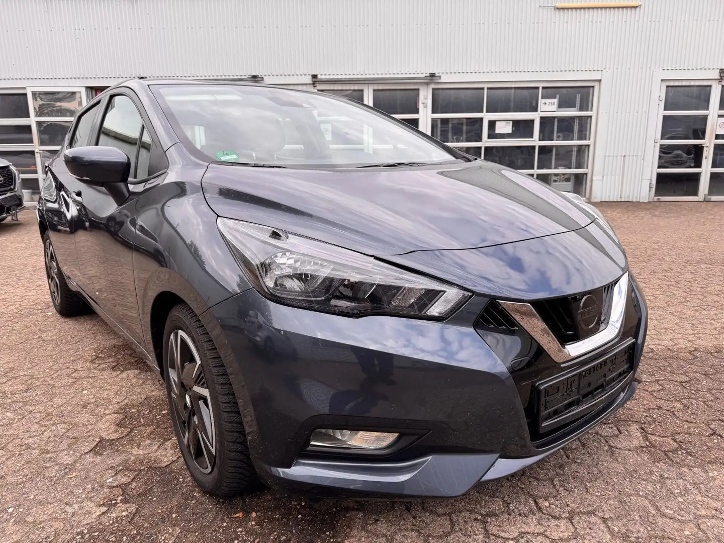Nissan Micra 1.0 N-Way Grau - 1