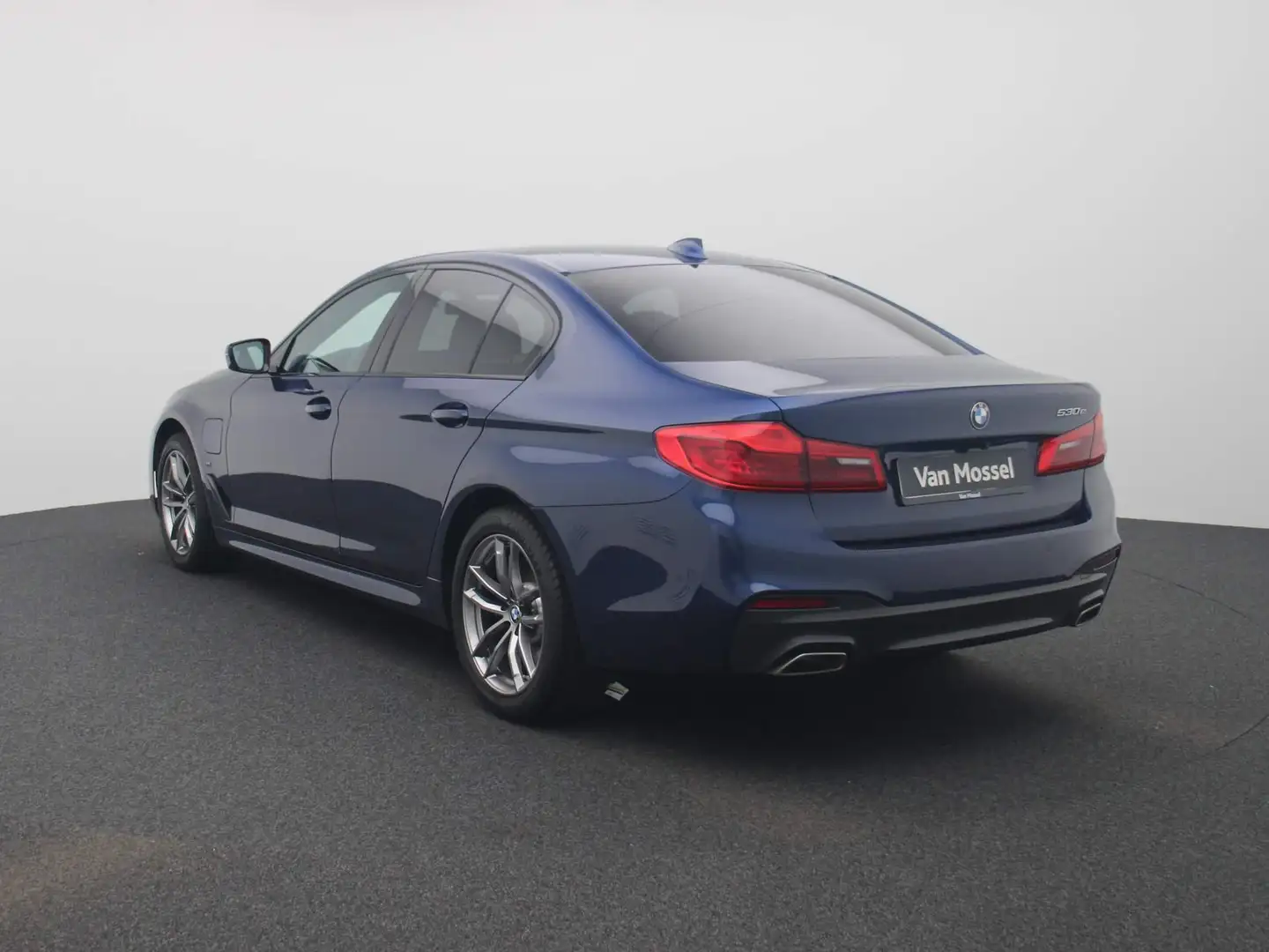 BMW 530 5-serie 530e xDrive iPerformance High Executive | Blauw - 2