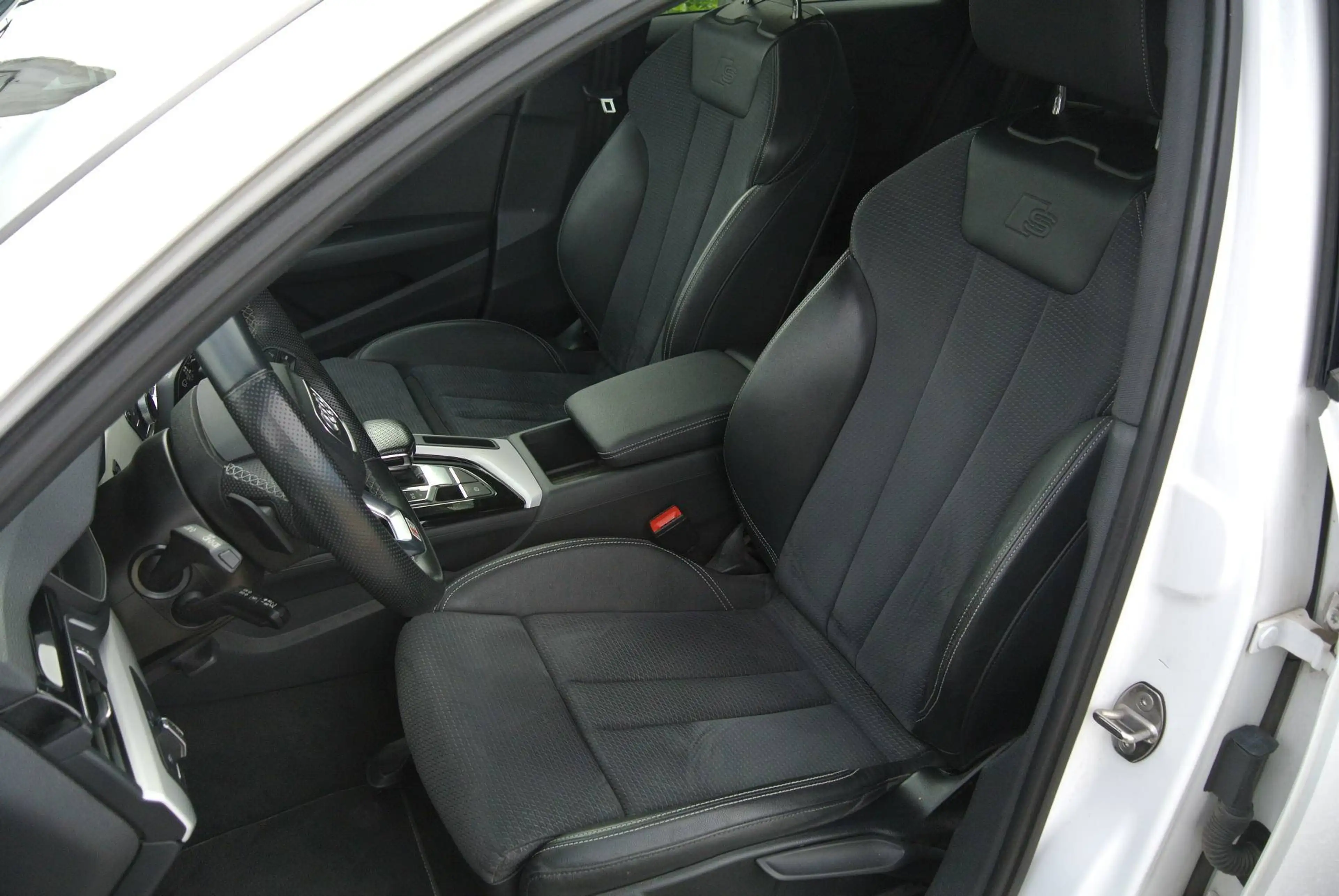 Audi A4 Avant 35 TDI S-tronci ** S-Line ** LED * RFK * virtual Cockpit — photo 9