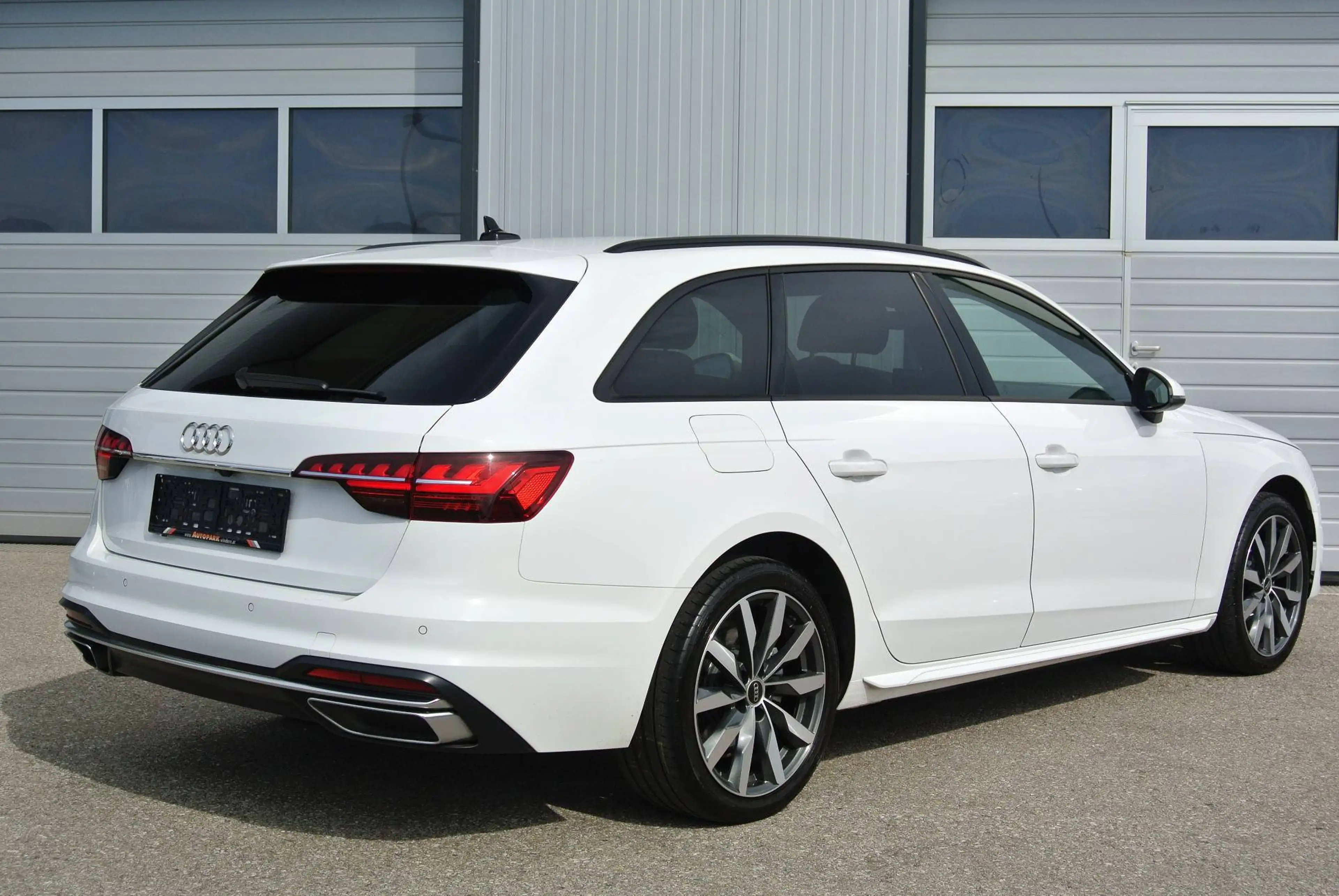 Audi A4 Avant 35 TDI S-tronci ** S-Line ** LED * RFK * virtual Cockpit — photo 4