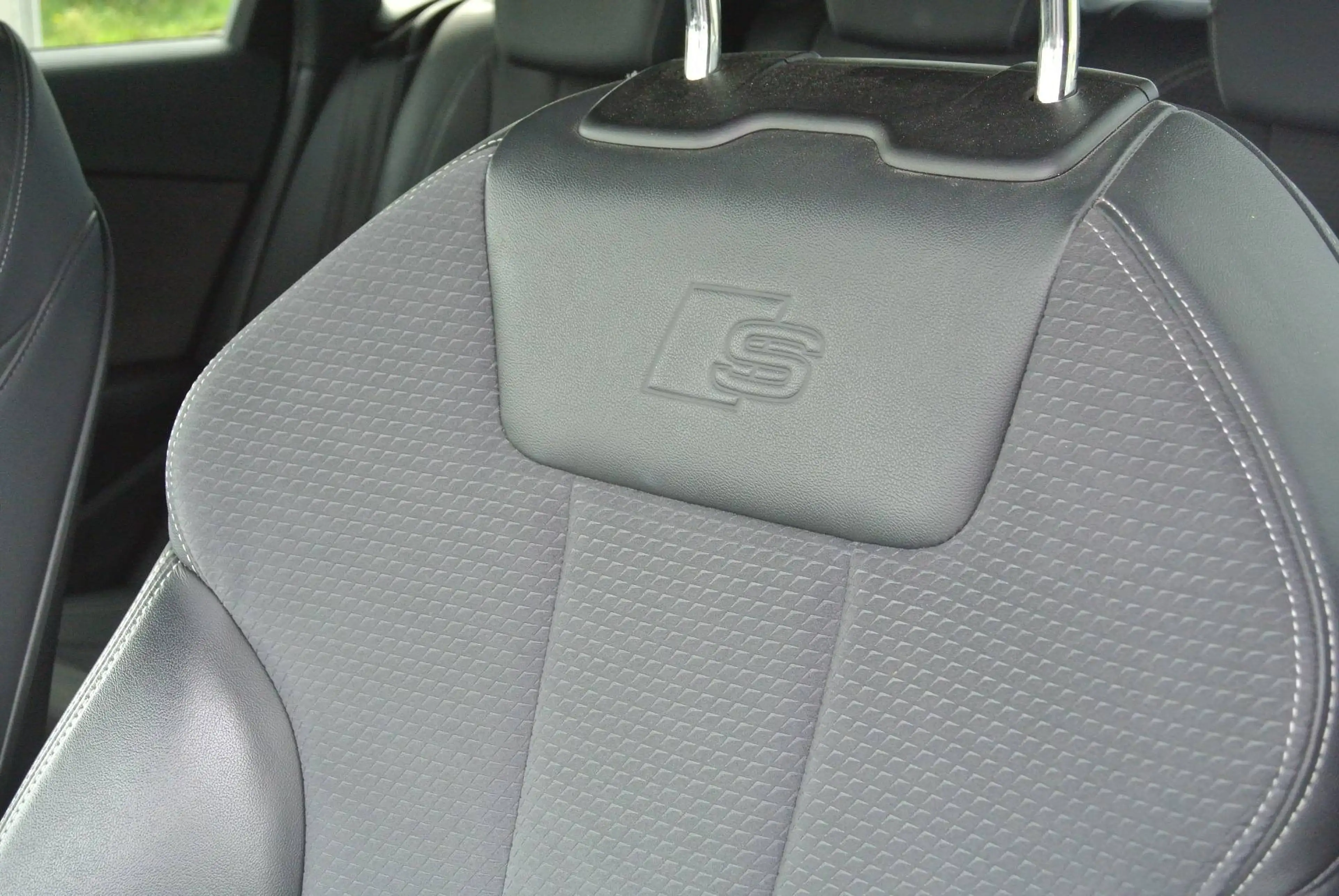 Audi A4 Avant 35 TDI S-tronci ** S-Line ** LED * RFK * virtual Cockpit — photo 10