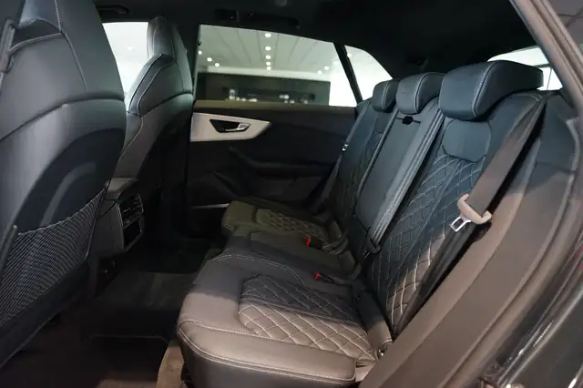 Audi Q8 view 11