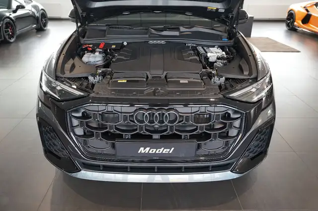 Audi Q8 view 4
