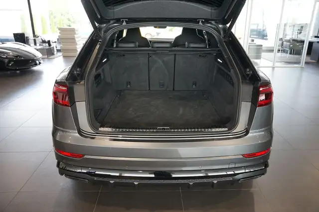 Audi Q8 view 6