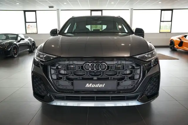 Audi Q8 view 3