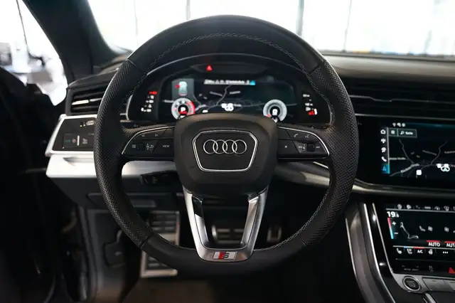Audi Q8 view 14
