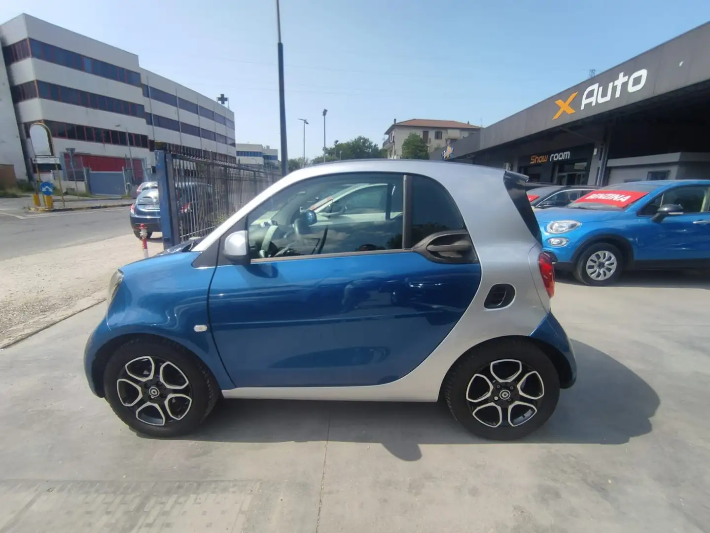 smart forTwo Fortwo 1.0 Youngster 71cv Blau - 2