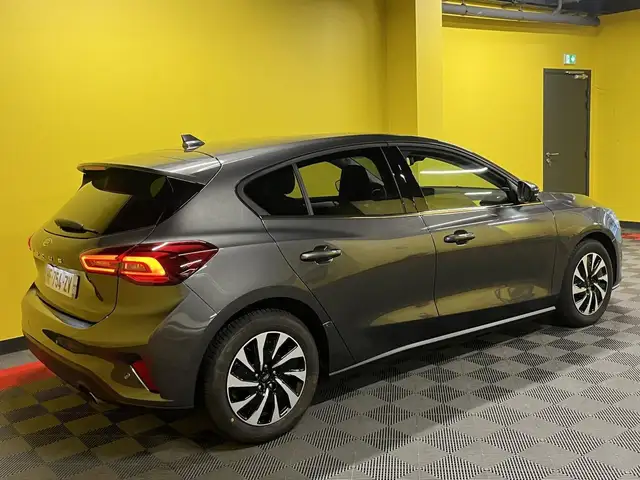 Ford Focus view 15