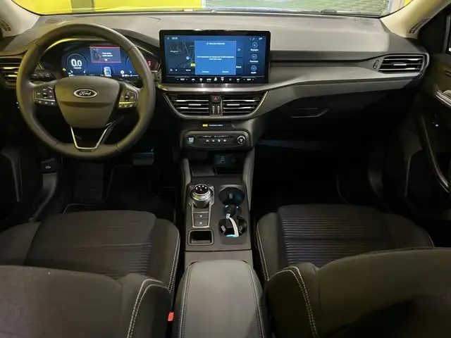 Ford Focus view 22