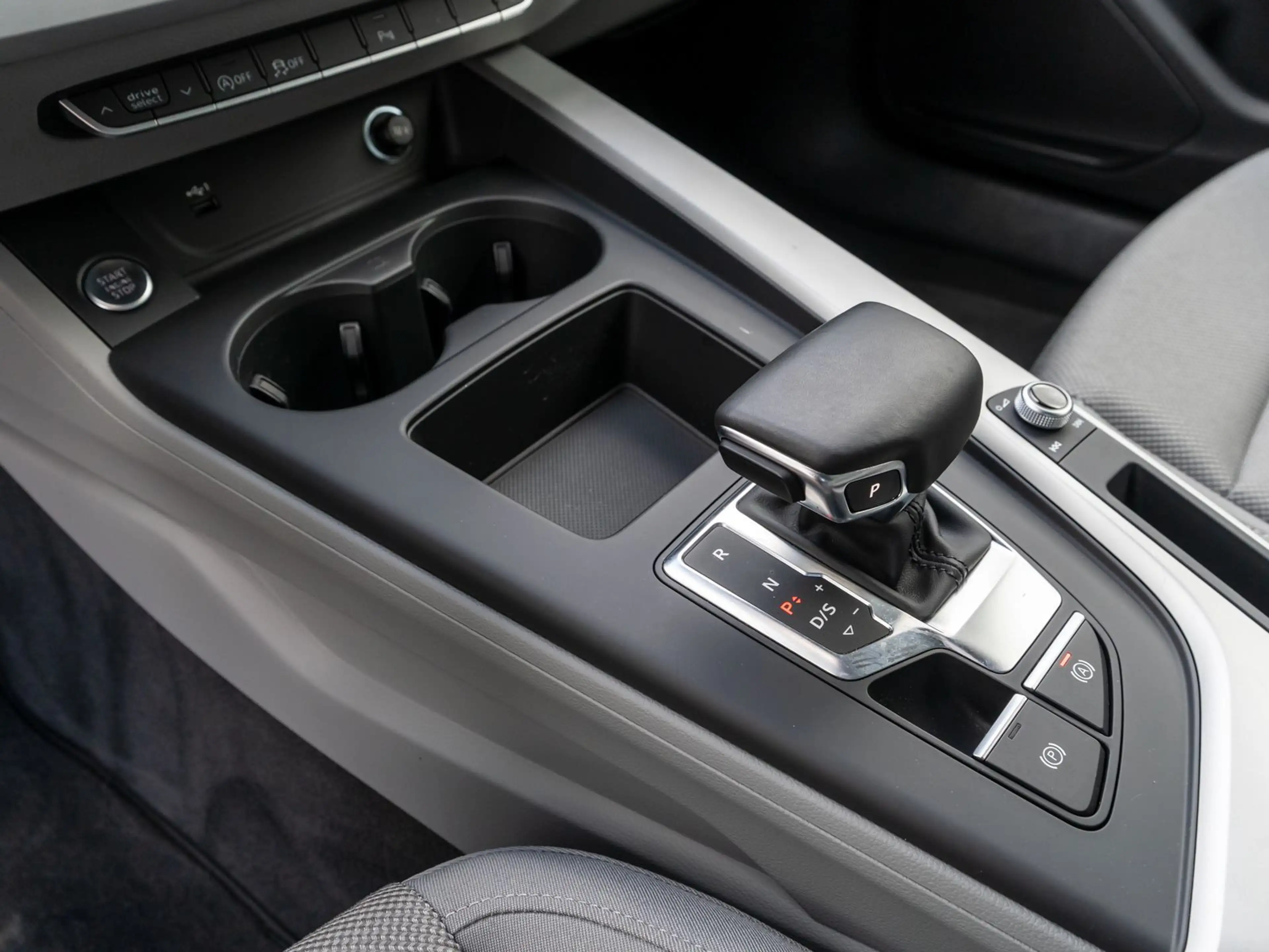 Audi A4 40TDI Stronic NAVI LED SHZ GRA PDC v/h — photo 14