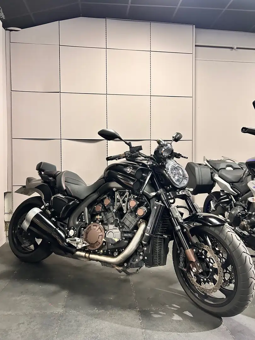Yamaha Vmax Negro - 1