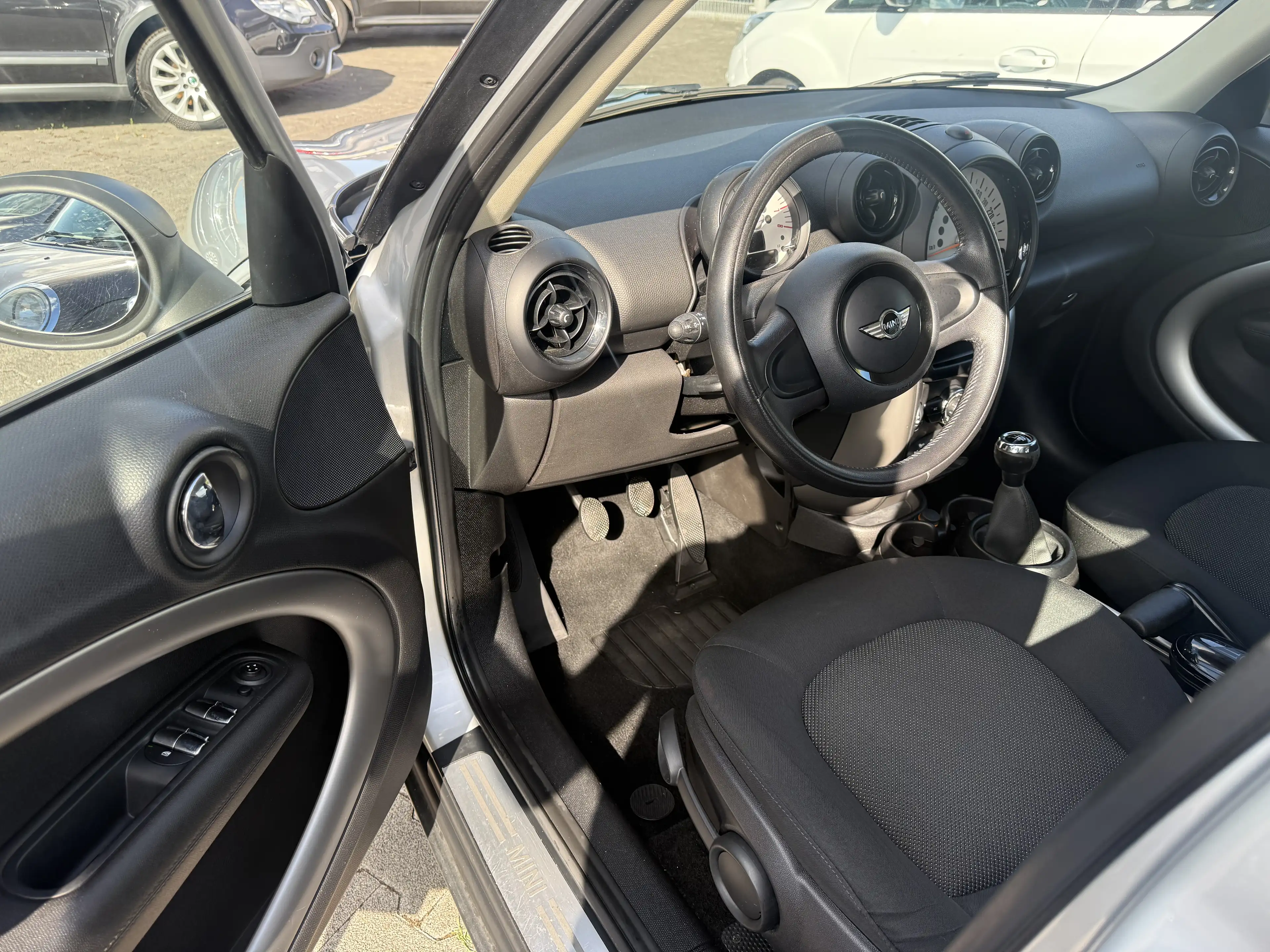 MINI One Countryman COUNTRYMAN Klima Sitzheizung Tüv Neu 08/27 — photo 6