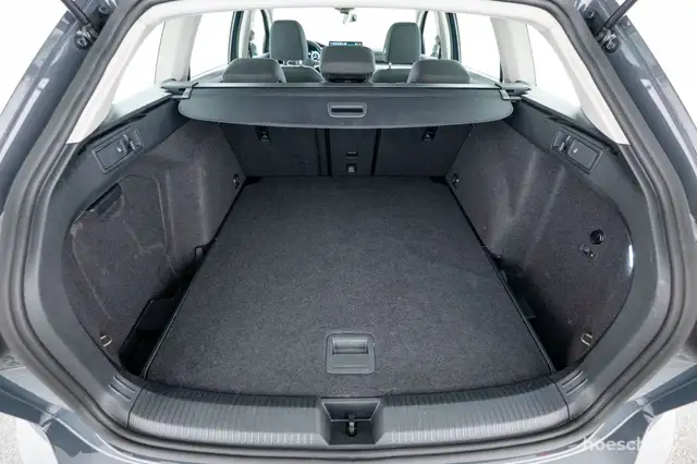 Volkswagen Golf view 8