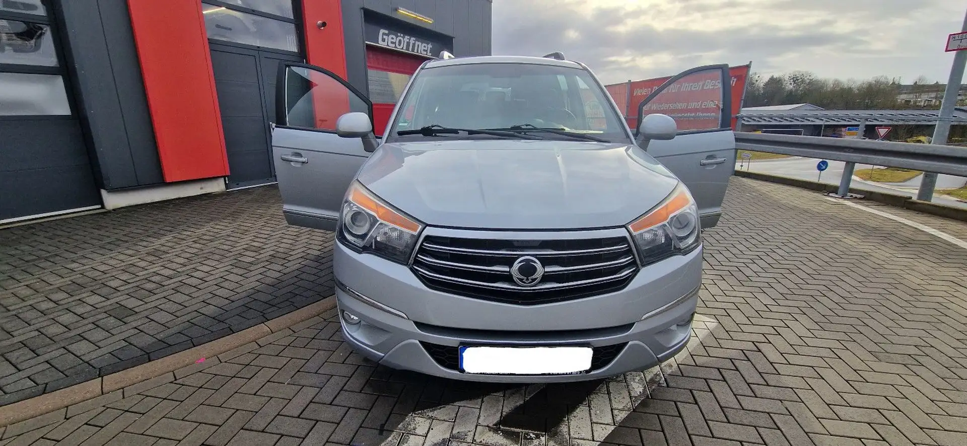 SsangYong Rodius 2.0 e-XDi 200 Sapphire 2WD*7 Sitze*Klima* Grau - 2