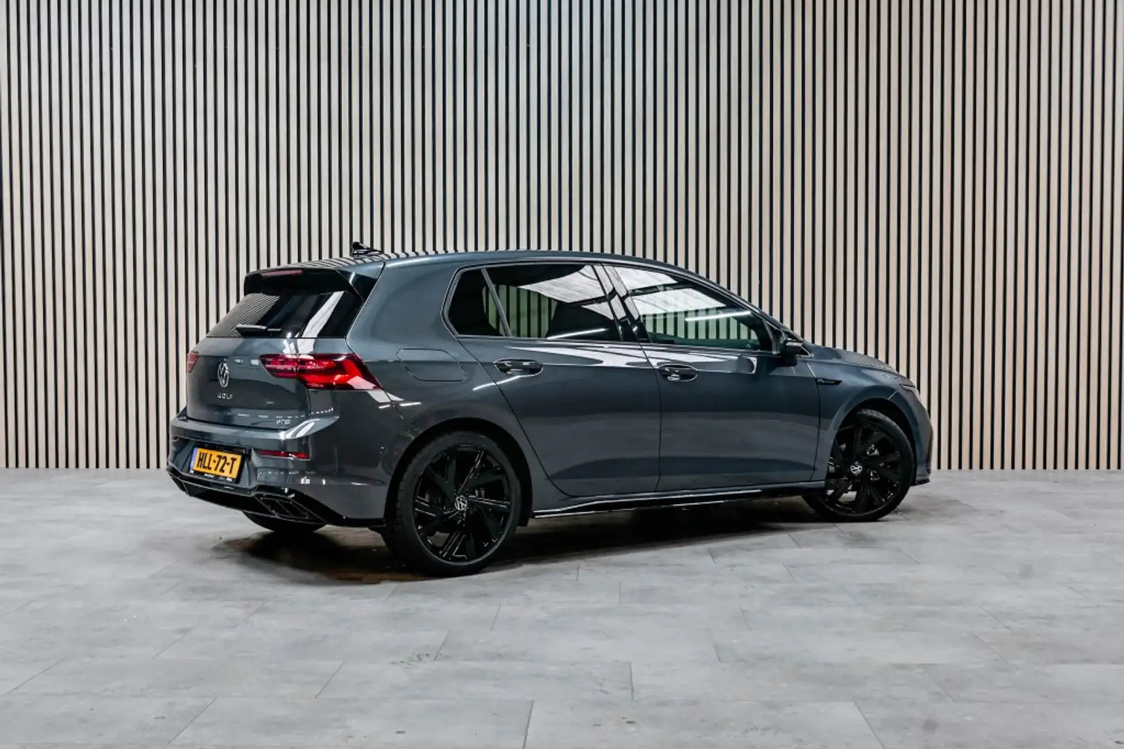Volkswagen Golf 1.5 eTSI R-Line | PANO | STOELVERWARMING Grijs - 2