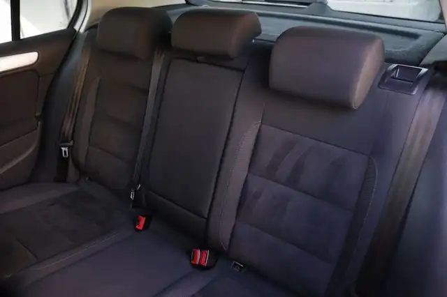 Volkswagen Golf view 3