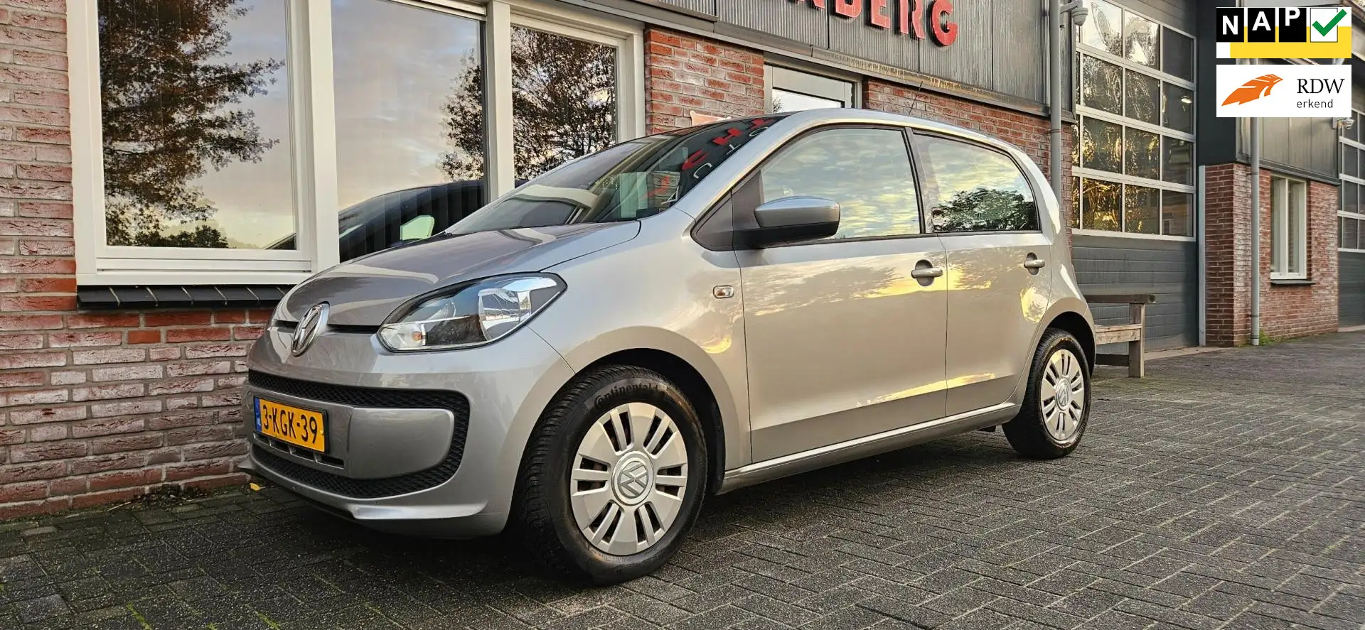 Volkswagen up! 1.0 move up! BlueMotion Airco! 5-Deurs! Leuke Auto Grijs - 1