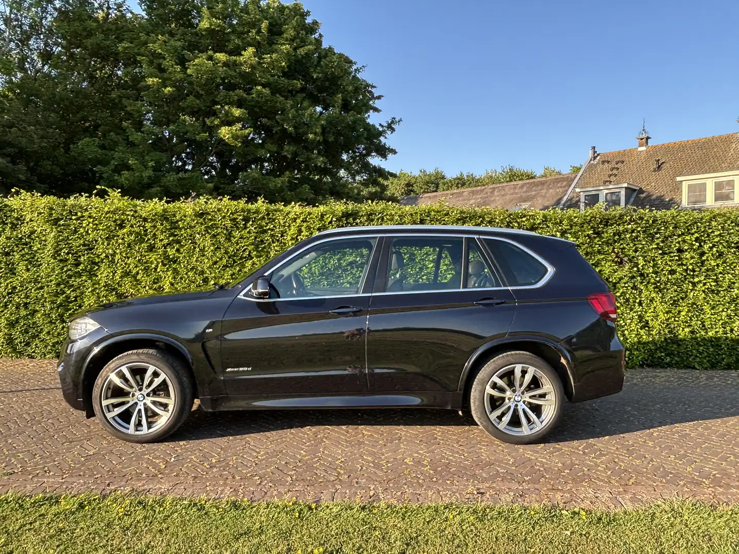 BMW X5 X drive30d M pakket Pano/leder/cam/ 7 pers. Zwart - 2