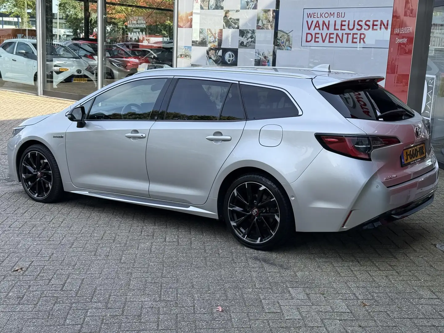 Toyota Corolla Touring Sports 2.0 Hybrid Business GR-Sport NL-AUT Gris - 2