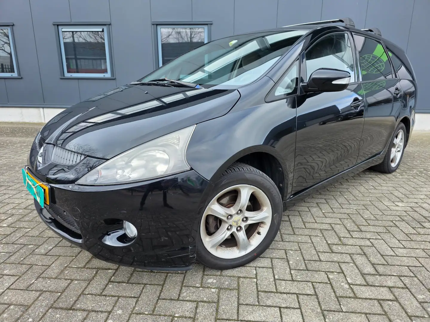 Mitsubishi Grandis 2.4-16V Intense 6p. Schwarz - 2