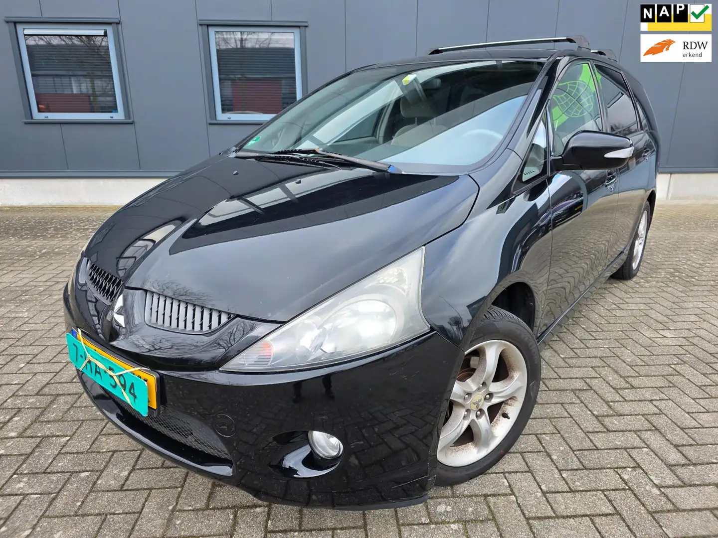 Mitsubishi Grandis 2.4-16V Intense 6p. Schwarz - 1