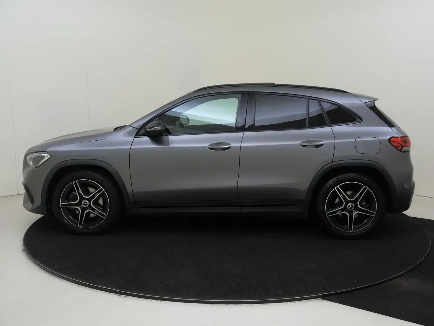 Mercedes-Benz GLA 200 Business Solution AMG / Panoramadak/ Night/ Sfeerv Grau - 2