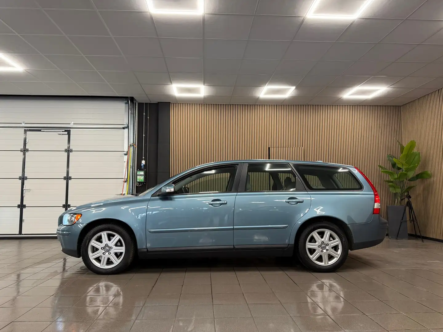 Volvo V50 2.4 Edition II * Automaat / Trekhaak / Cruise cont Bleu - 2