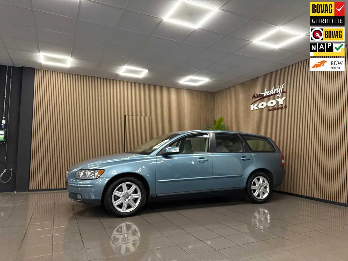 Volvo V50 2.4 Edition II * Automaat / Trekhaak / Cruise cont Bleu - 1
