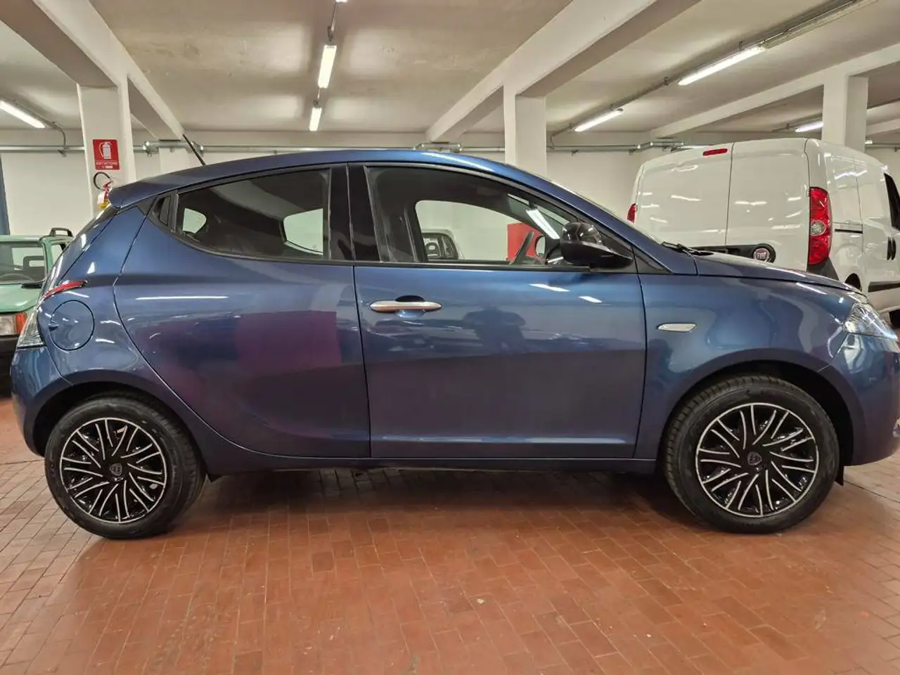 Lancia Ypsilon 2022 — фото 8