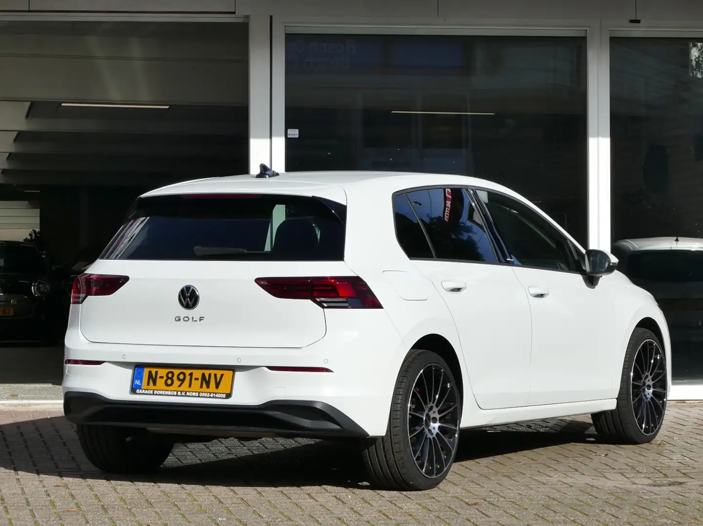 Volkswagen Golf 1.0 TSI Life Apple carplay | stoel- en stuur-verwa Wit - 2