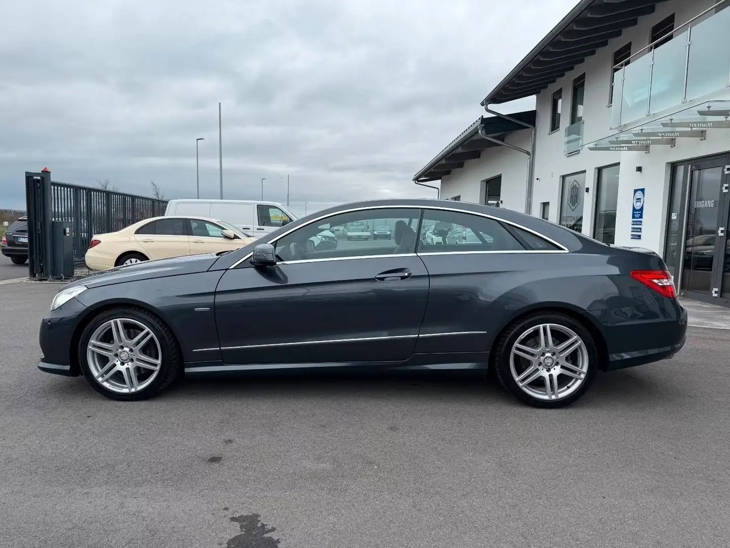 Mercedes-Benz E 200 CGI AMG-LINE Coupe|Xenon|Leder Gris - 2