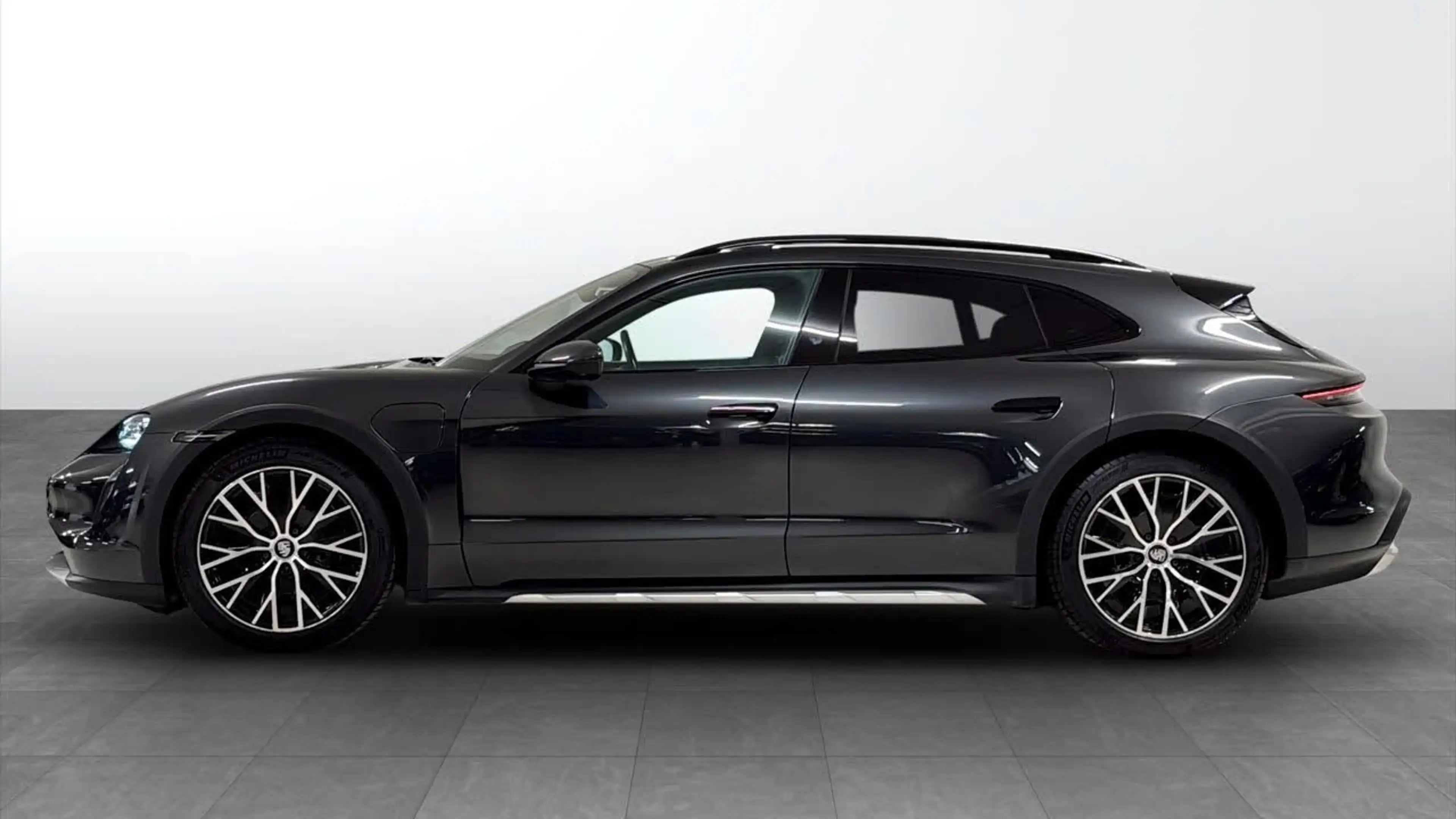 Porsche Taycan Cross Turismo 4 — photo 3