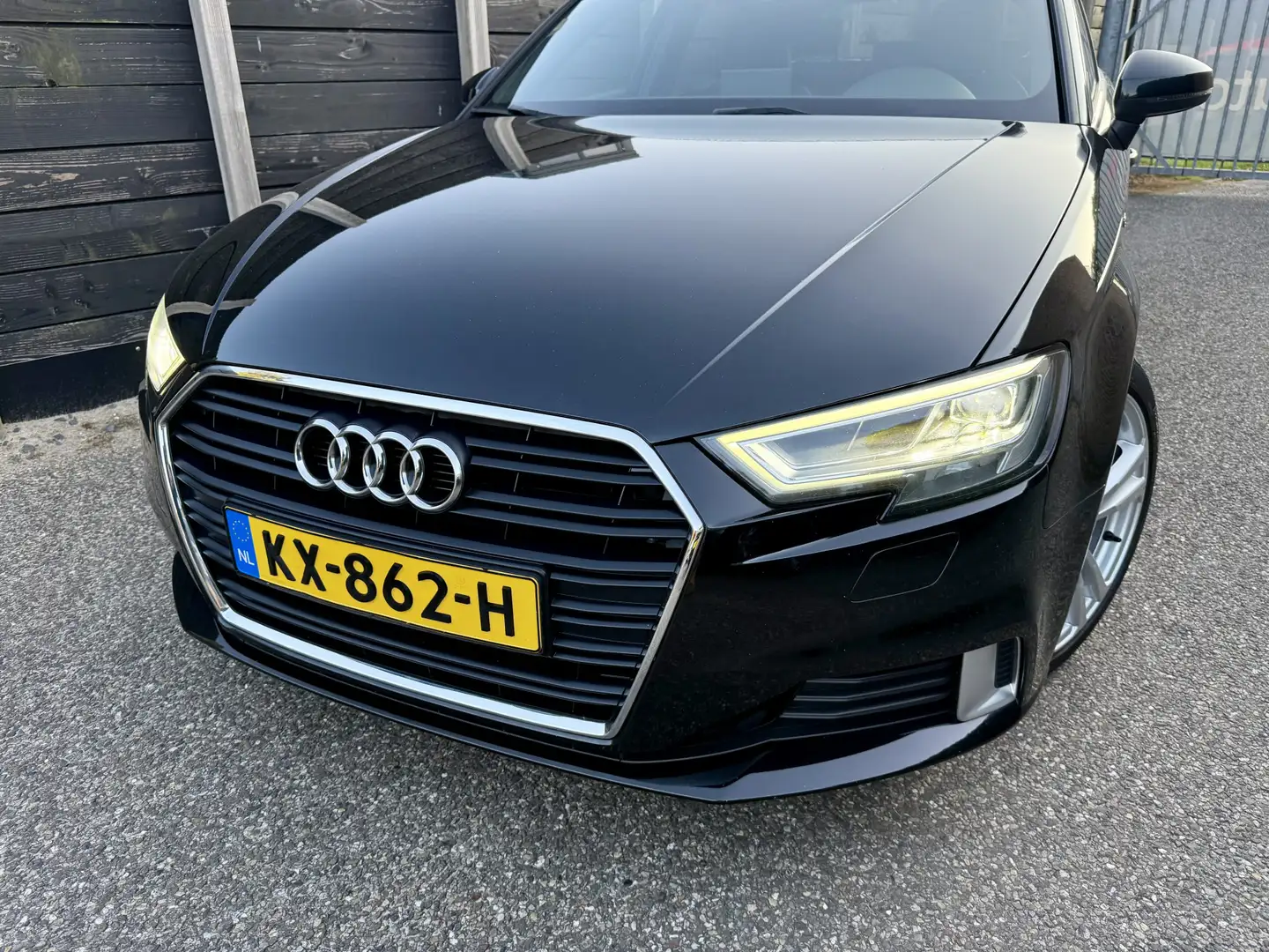 Audi A3 Sportback 1.0 TFSI Sport Lease Edition S-line, aut Zwart - 2