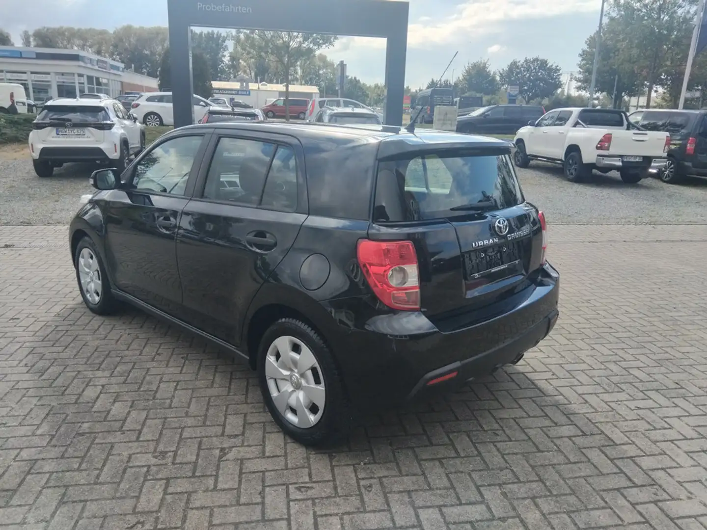 Toyota Urban Cruiser 1.3 Basis Schwarz - 2