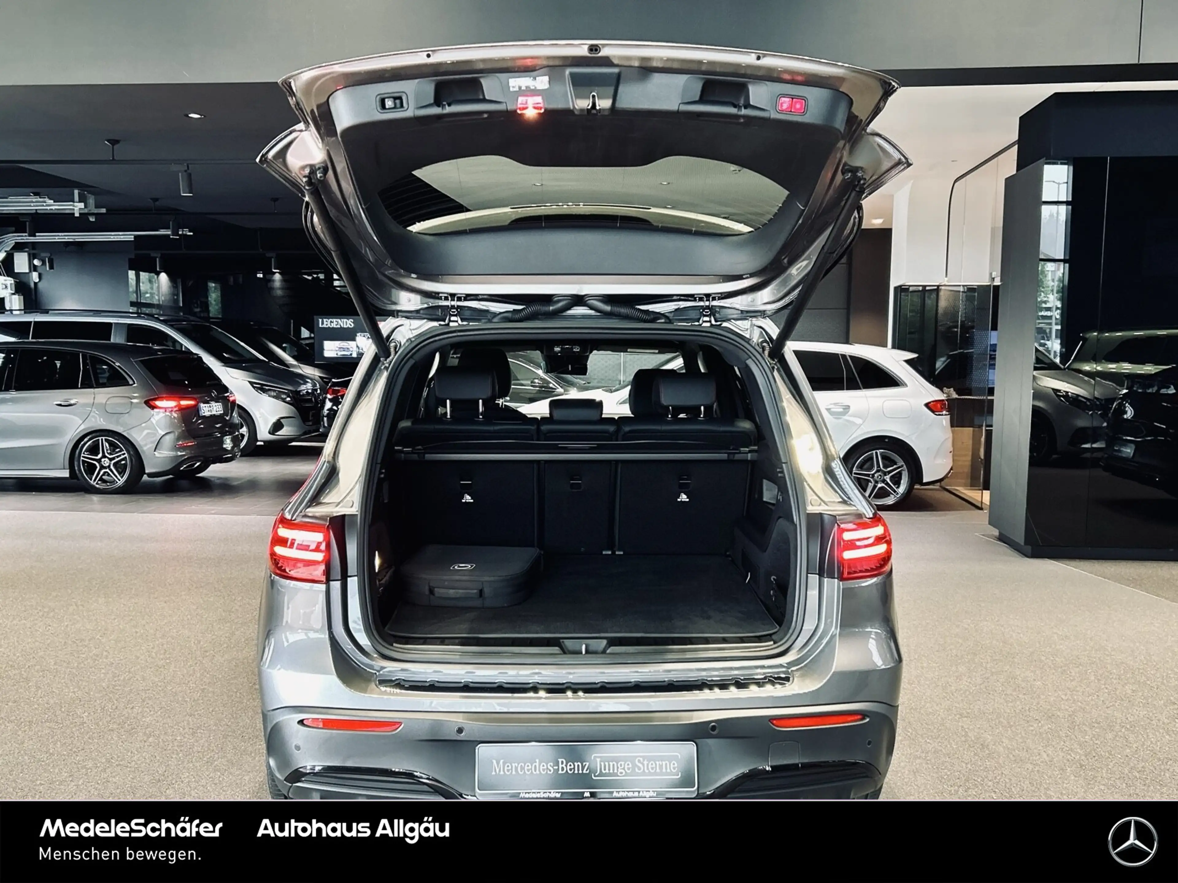 Mercedes-Benz EQB 300 EQB 300 4M AMG Night 18" Distronic AHK KeylessGO — photo 12