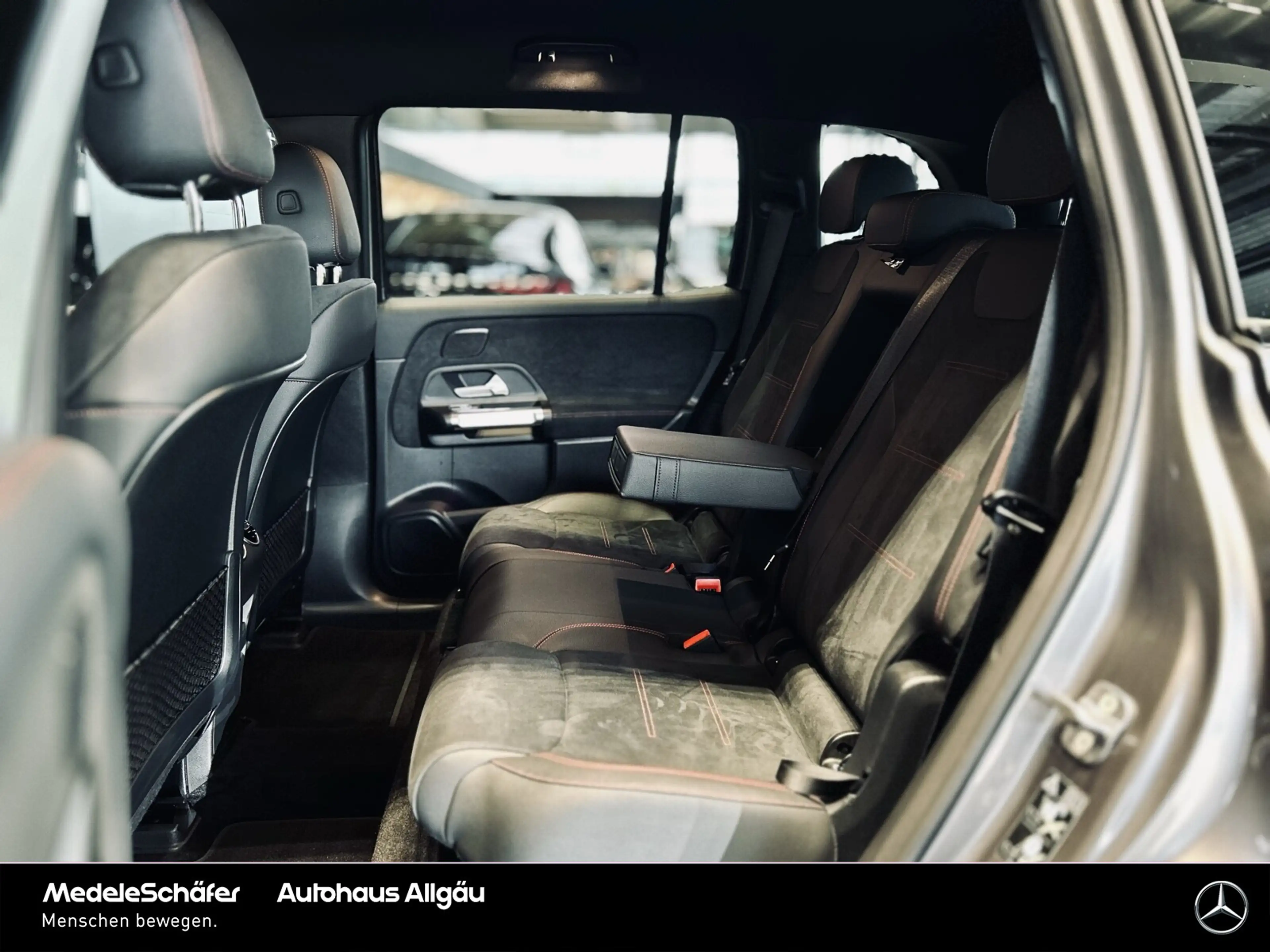 Mercedes-Benz EQB 300 EQB 300 4M AMG Night 18" Distronic AHK KeylessGO — photo 9