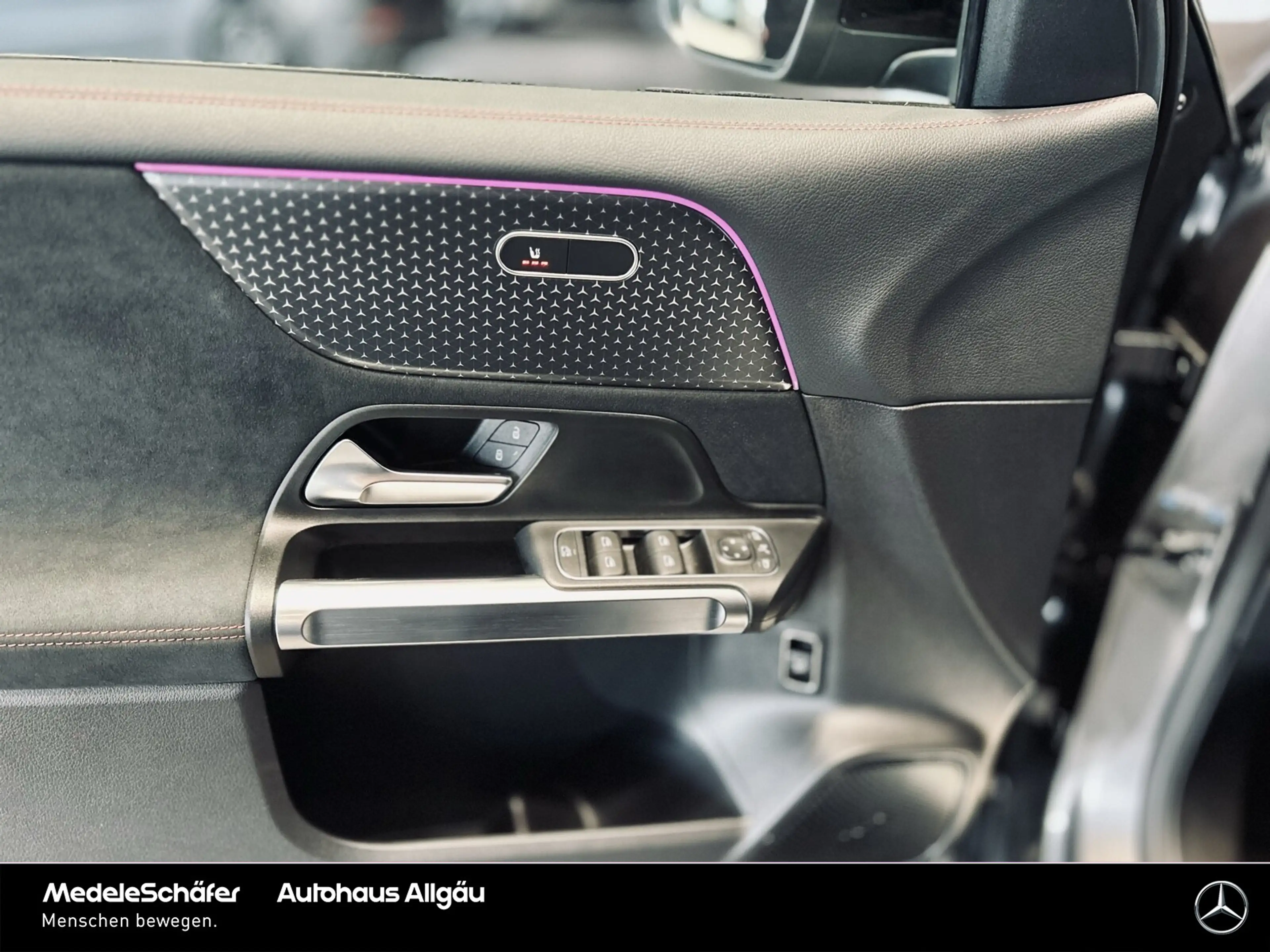 Mercedes-Benz EQB 300 EQB 300 4M AMG Night 18" Distronic AHK KeylessGO — photo 4