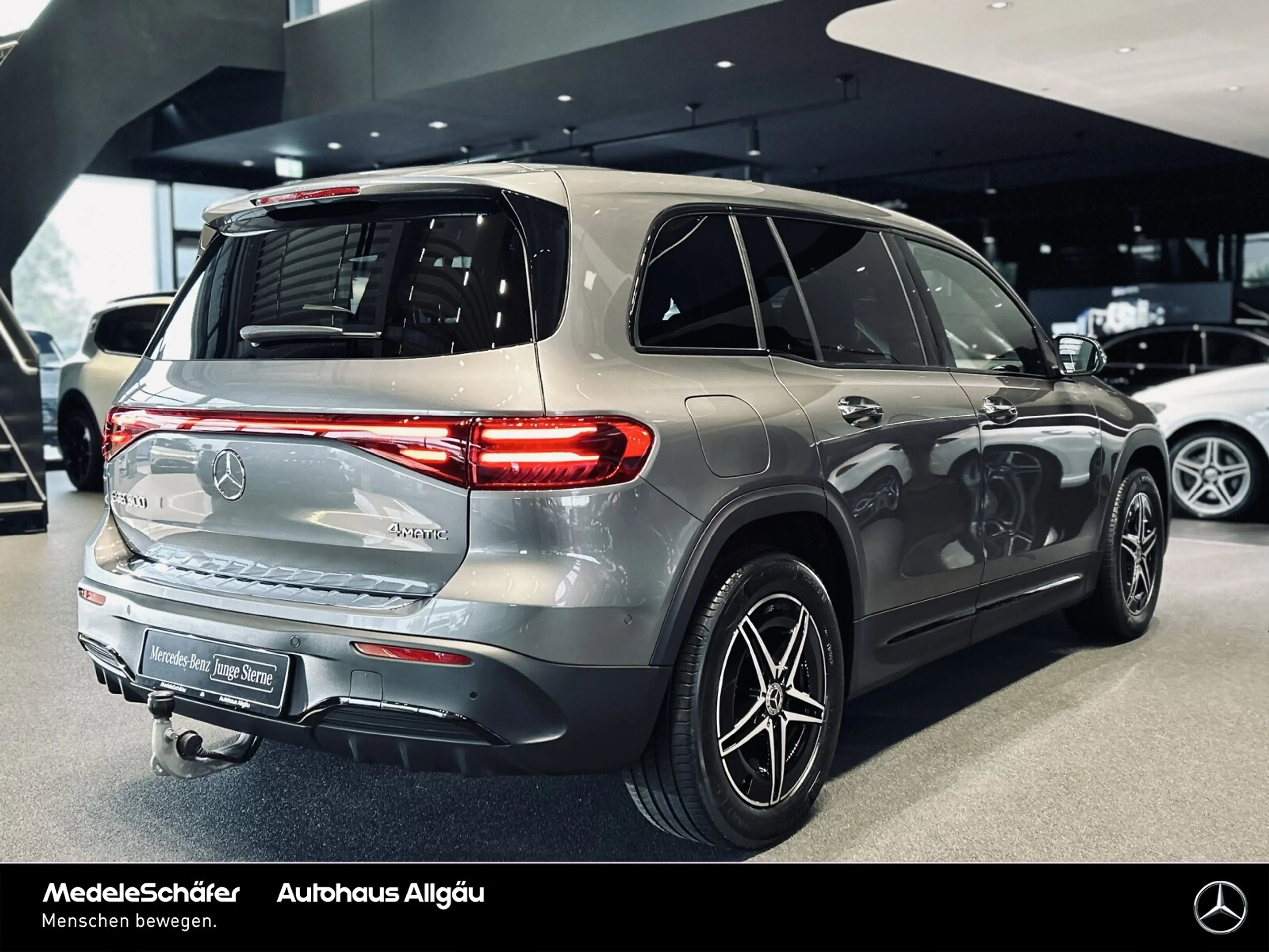 Mercedes-Benz EQB 300 EQB 300 4M AMG Night 18" Distronic AHK KeylessGO — photo 13