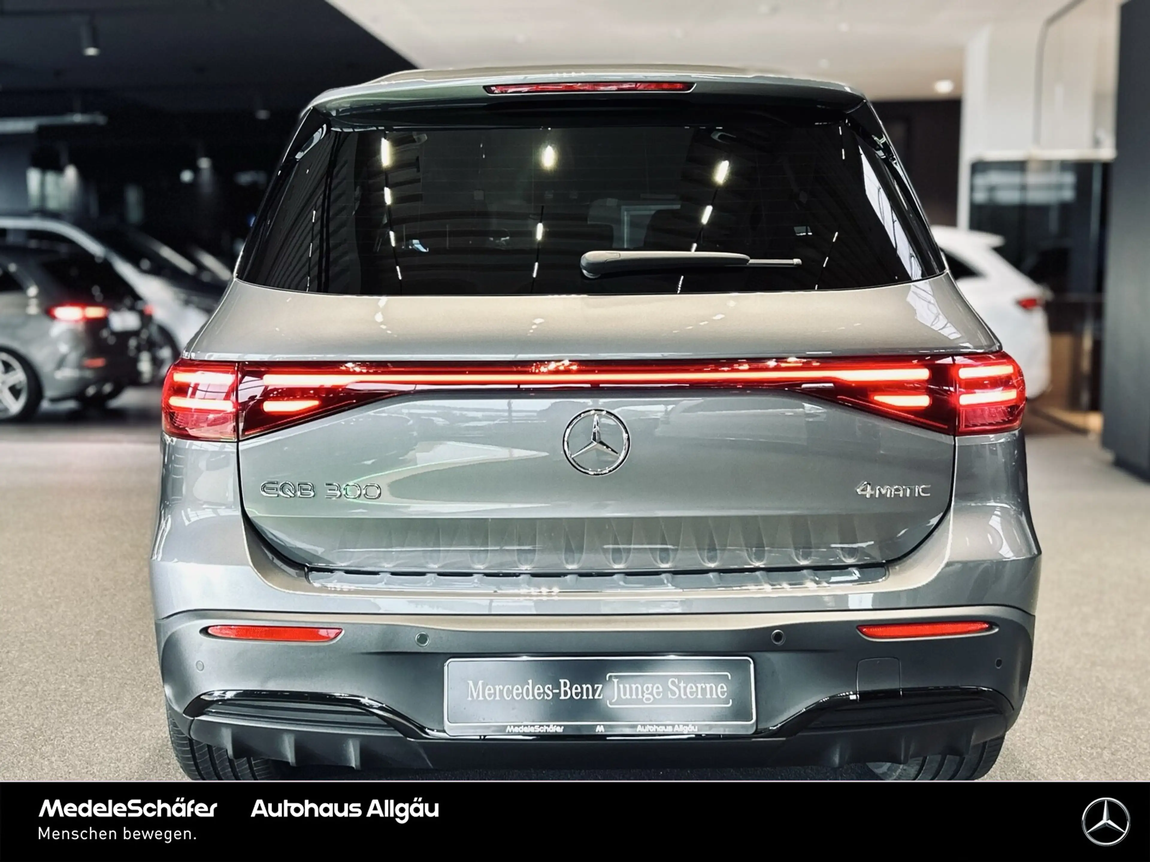 Mercedes-Benz EQB 300 EQB 300 4M AMG Night 18" Distronic AHK KeylessGO — photo 11