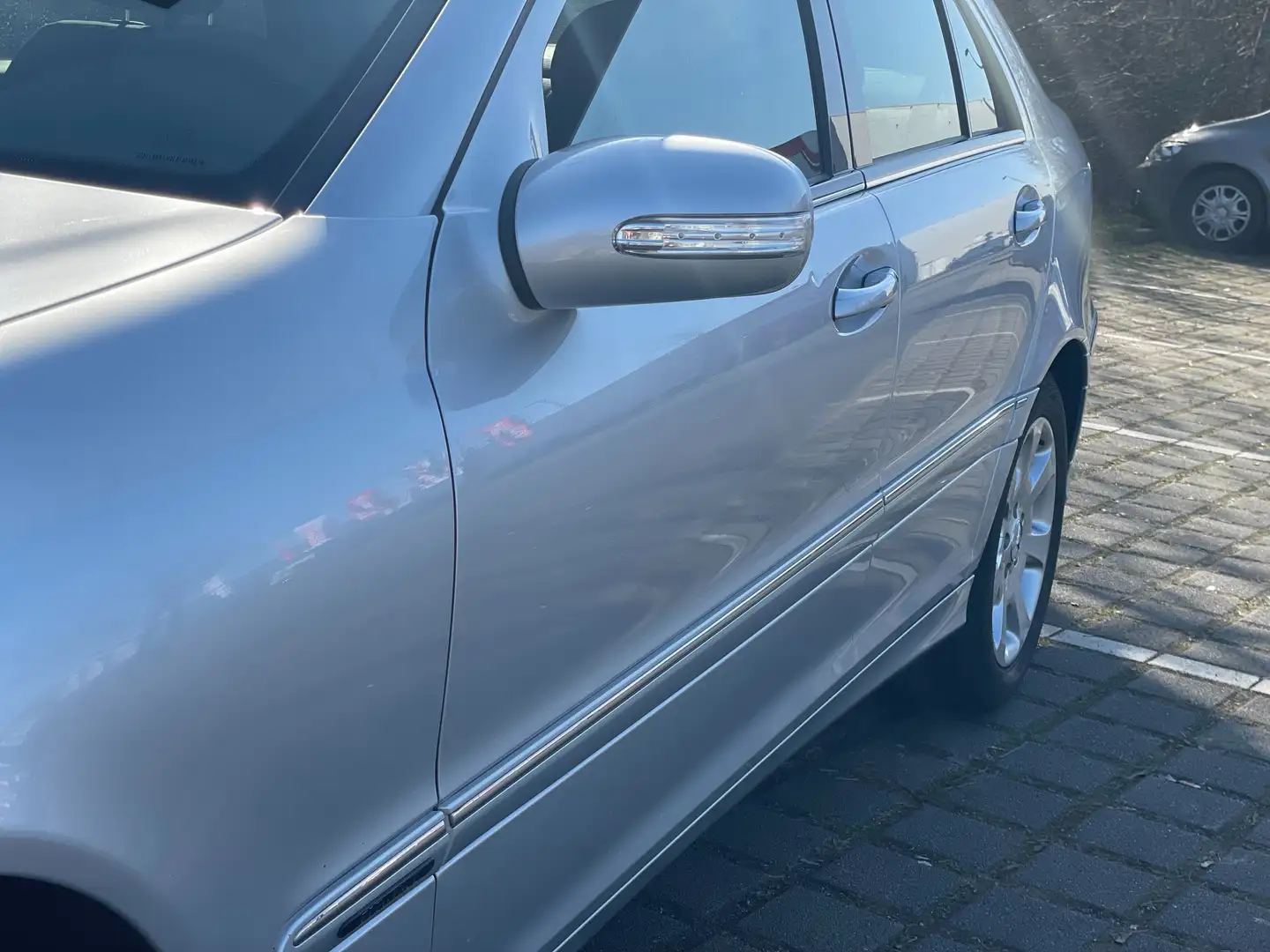 Mercedes-Benz C 280 C-Klasse 7G-TRONIC Elegance Stříbrná - 2