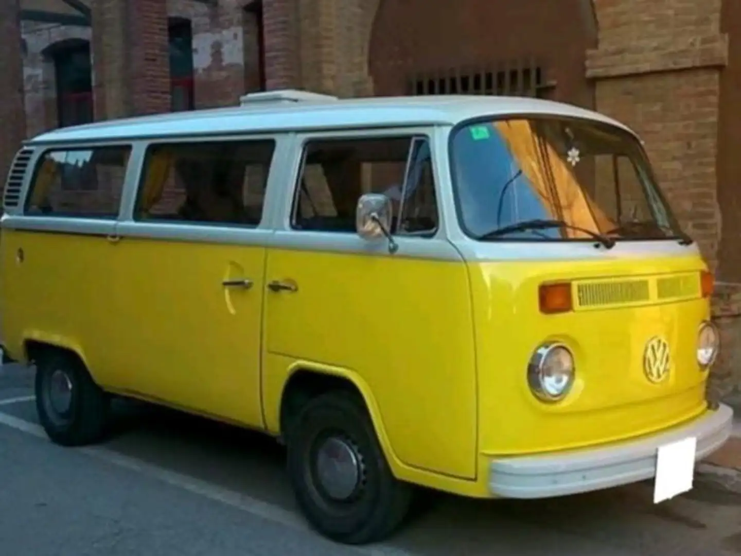 Volkswagen T2 Bus Galben - 1