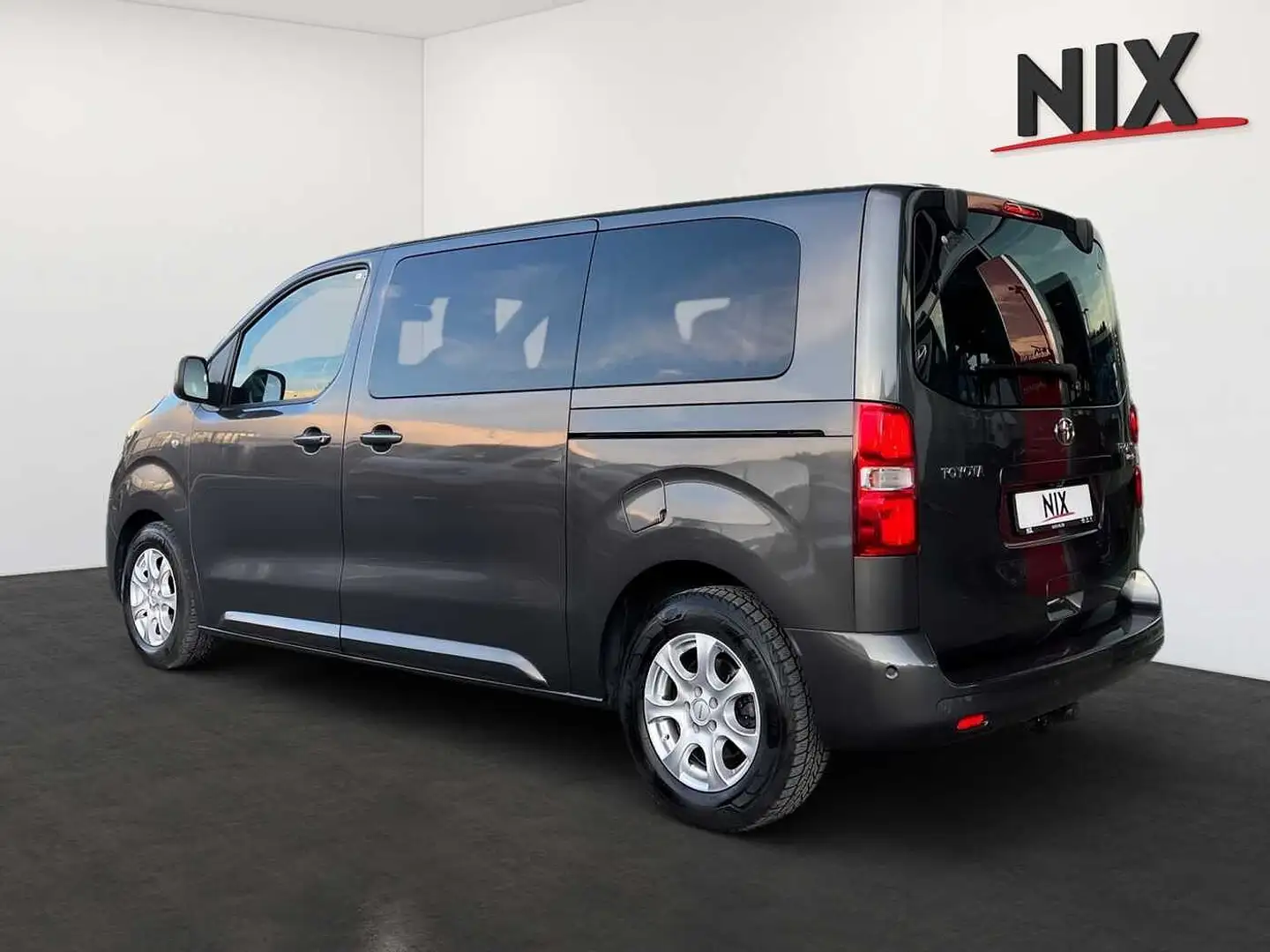 Toyota Proace Verso 2.0 D-4D L1 Team D + Exclusive Grau - 2