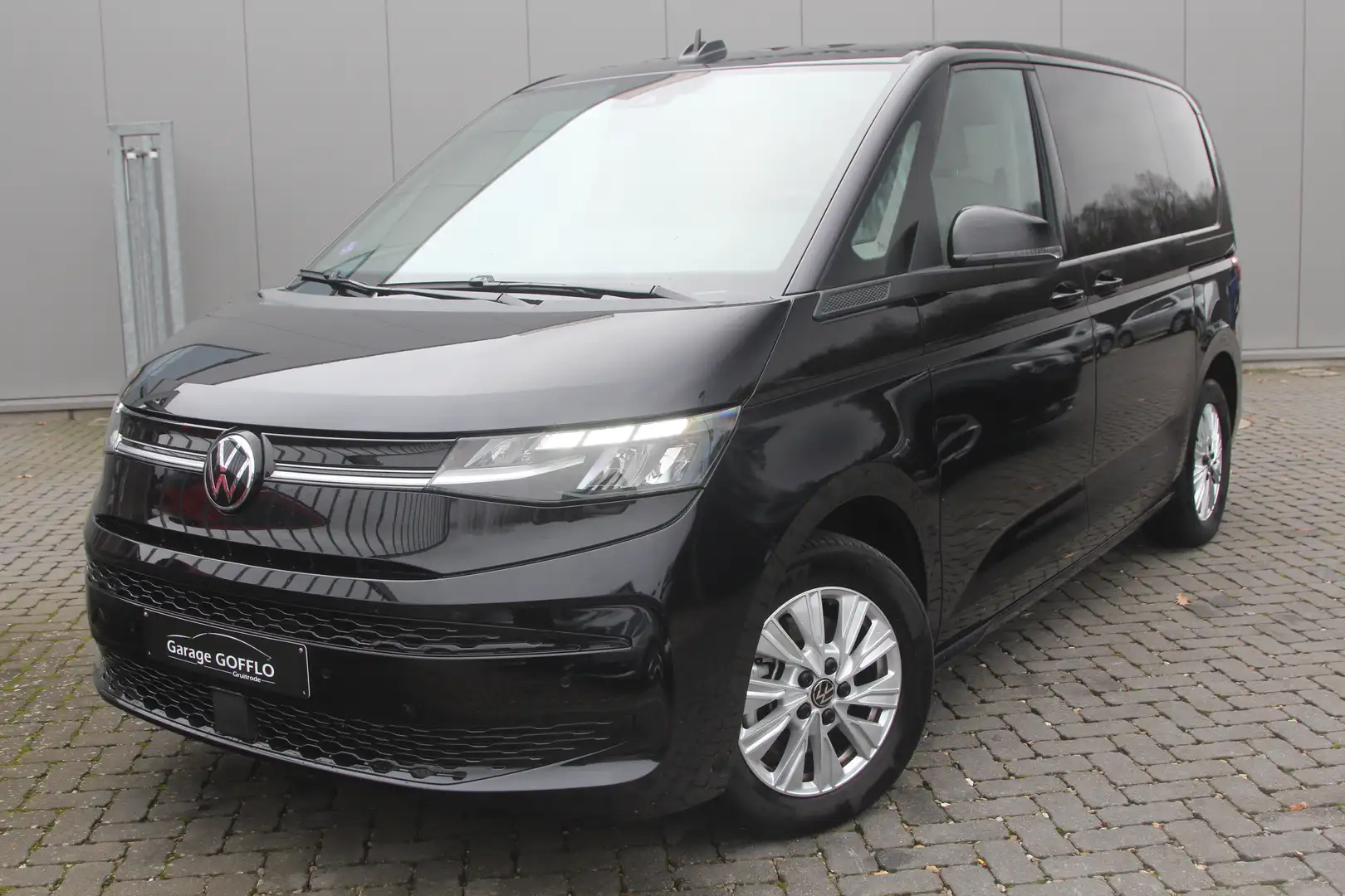 Volkswagen T7 Multivan 1.4 TSI DSG EHYBRID 7PL- 35.000KM - 2023 Zwart - 1
