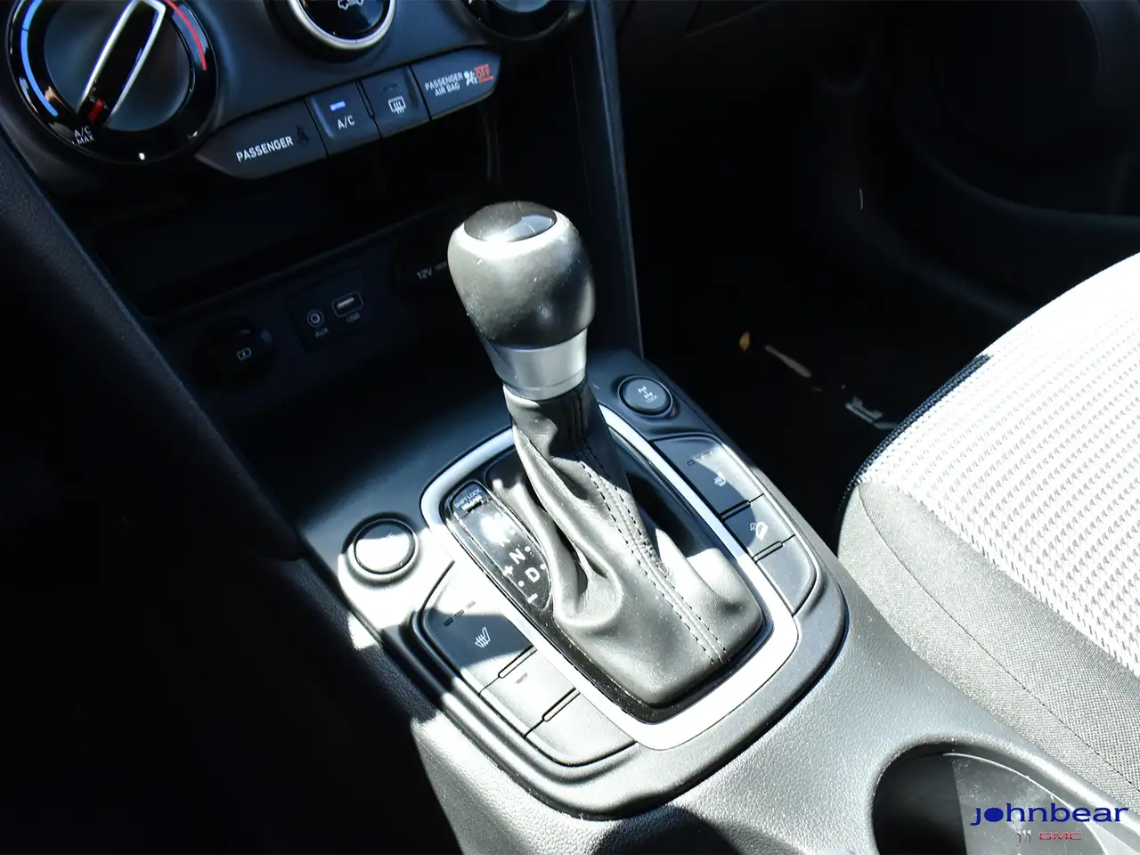 Hyundai KONA снимка Hyundai KONA