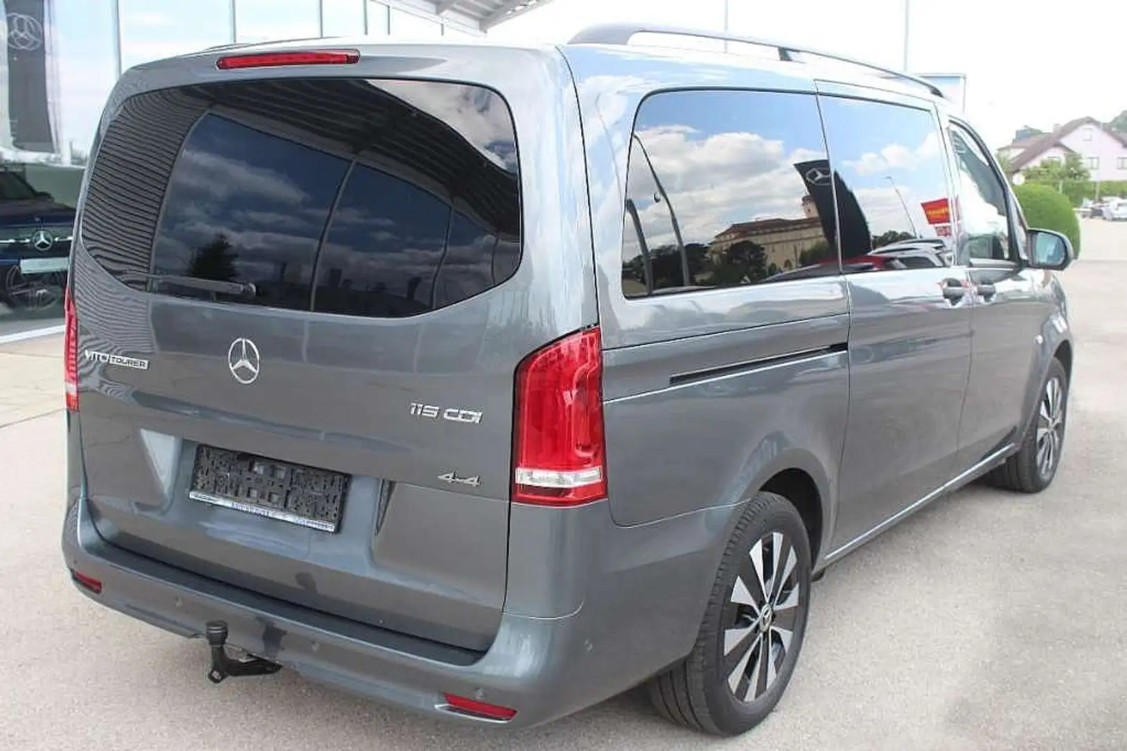 Mercedes-Benz Vito Tourer Select 119 CDI lang 4x4 Aut. Grau - 2