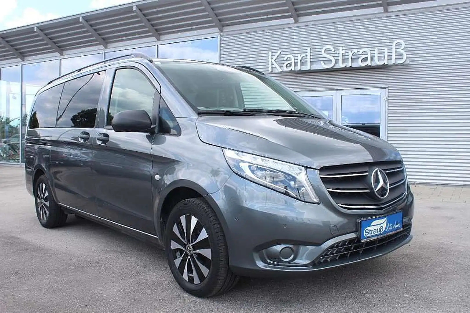 Mercedes-Benz Vito Tourer Select 119 CDI lang 4x4 Aut. Grau - 1
