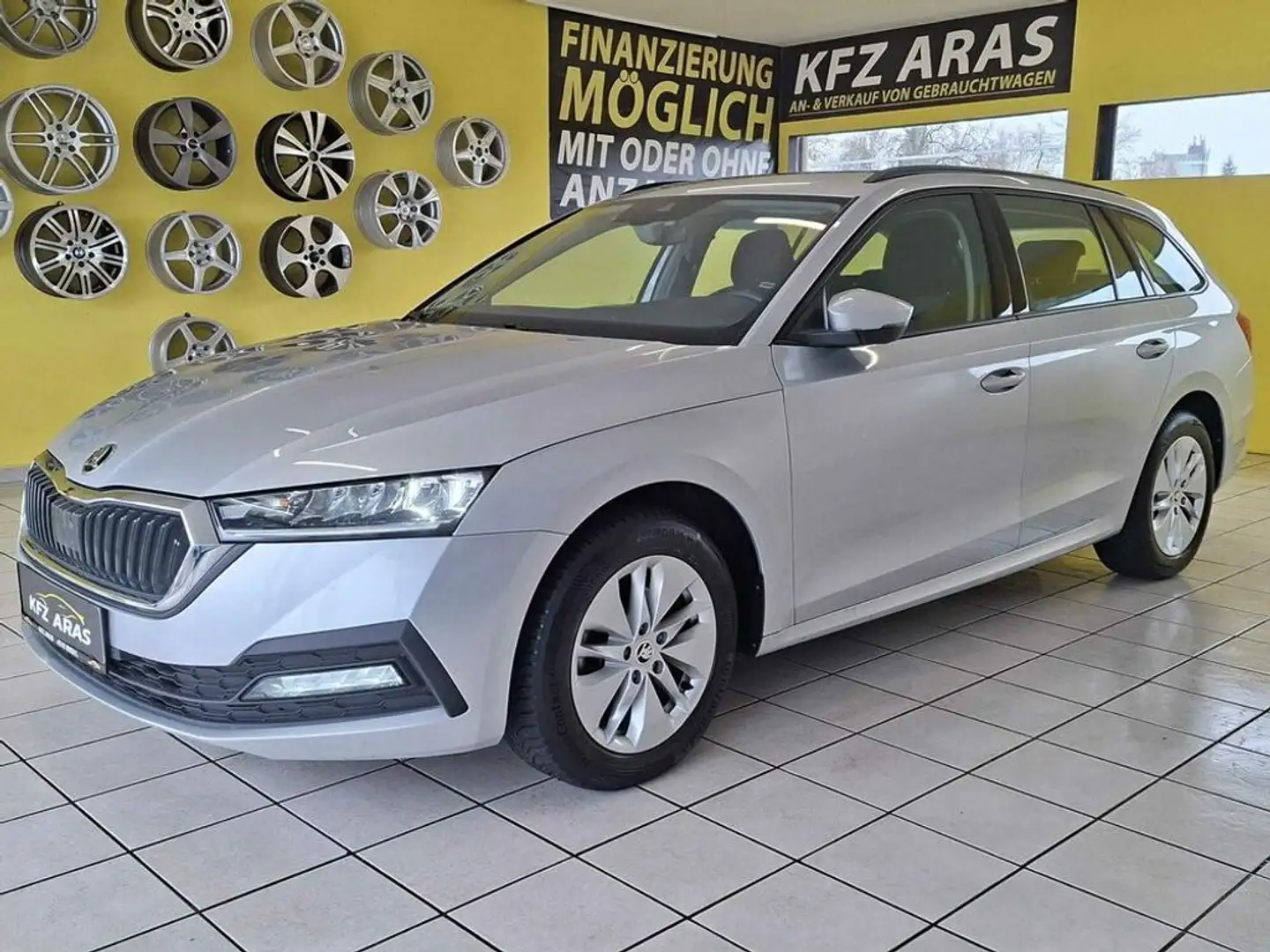 Skoda Octavia 2,0 TDI Aut. 1.BESITZ, PDC, NAVI, TEMPOMAT Silber - 1