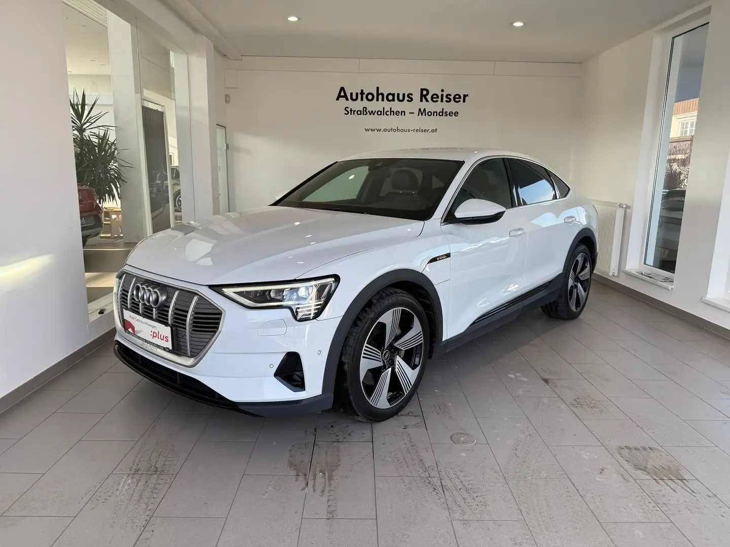 Audi e-tron 55 300 kW Business Weiß - 2