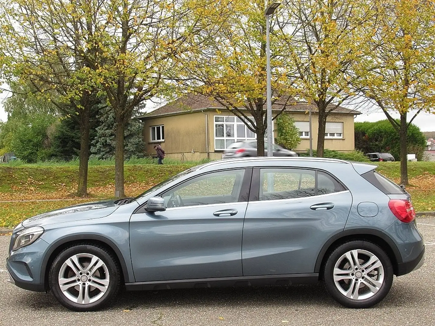 Mercedes-Benz GLA 200 CDI 136CV BVA7 4 Matic 127000km 1ère Main Bleu - 2