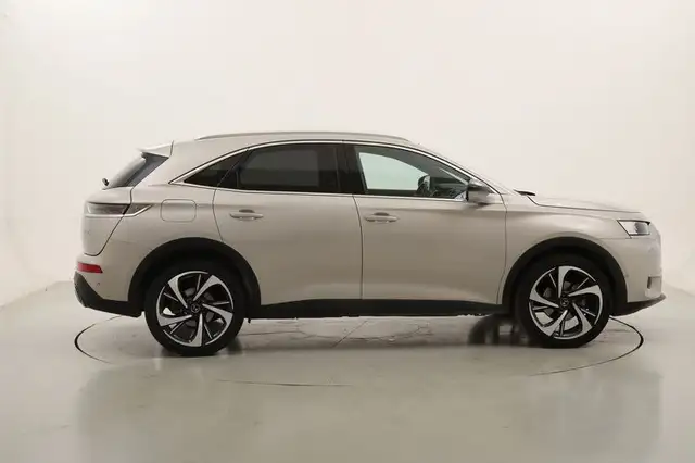 DS Automobiles DS 7 Crossback view 6